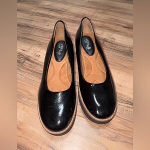 Eurosoft by softt faella black patent leather wedge‎ pumps